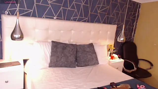 lexiiBoling online show from 09-13-25, 03:17