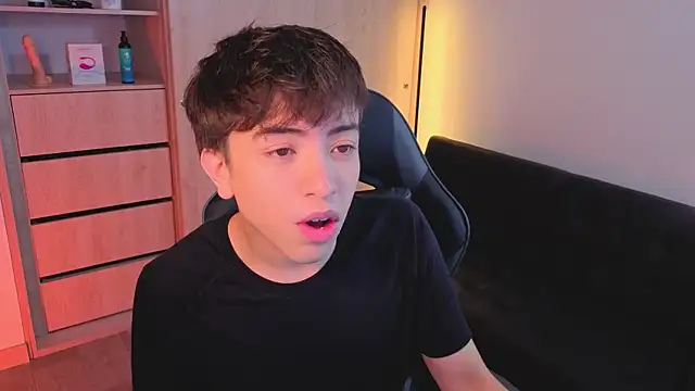 Snapshot of onlinenico chatting on 10-08-25, 08:06 onlinenico online show from 10-08-25, 08:06