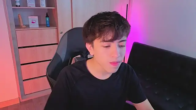 Snapshot of onlinenico chatting on 10-14-25, 08:09 onlinenico online show from 10-14-25, 08:09