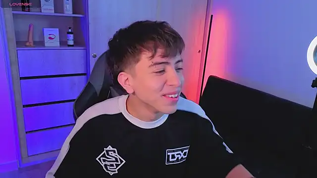 Snapshot of onlinenico chatting on 10-22-25, 08:08 onlinenico online show from 10-22-25, 08:08