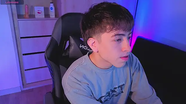 Snapshot of onlinenico chatting on 10-25-25, 08:03 onlinenico online show from 10-25-25, 08:03