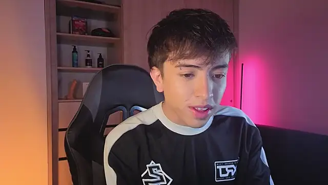 Snapshot of onlinenico chatting on 11-11-25, 11:05 onlinenico online show from 11-11-25, 11:05