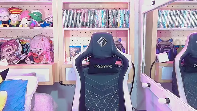 Snapshot of Carrie_hall chatting on 10-22-25, 12:38 Carrie hall online show from 10-22-25, 12:38