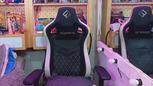 Snapshot of Carrie_hall chatting on 11-03-25, 12:39 Carrie hall online show from 11-03-25, 12:39