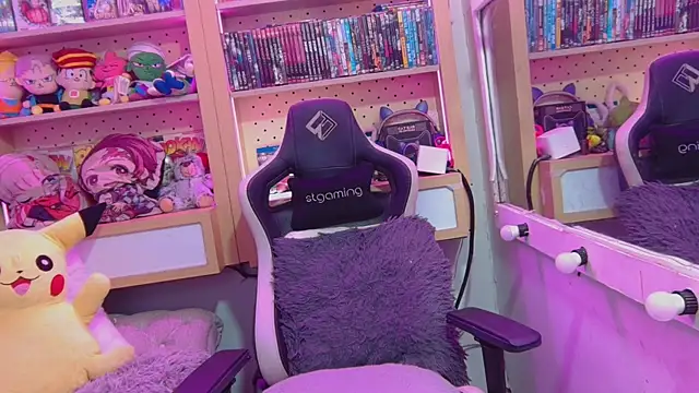 Snapshot of Carrie_hall chatting on 11-10-25, 01:59 Carrie hall online show from 11-10-25, 01:59