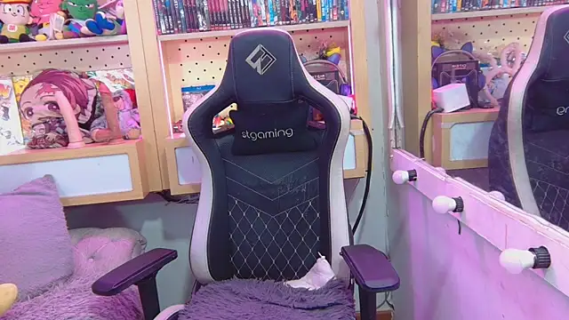 Snapshot of Carrie_hall chatting on 11-20-25, 03:01 Carrie hall online show from 11-20-25, 03:01