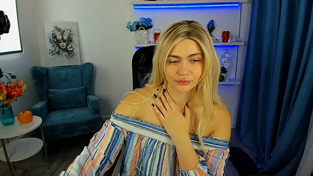 Snapshot of LeslieMineg chatting on 10-18-25, 07:36 LeslieMineg online show from 10-18-25, 07:36