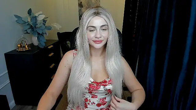 Snapshot of LeslieMineg chatting on 11-06-25, 07:48 LeslieMineg online show from 11-06-25, 07:48