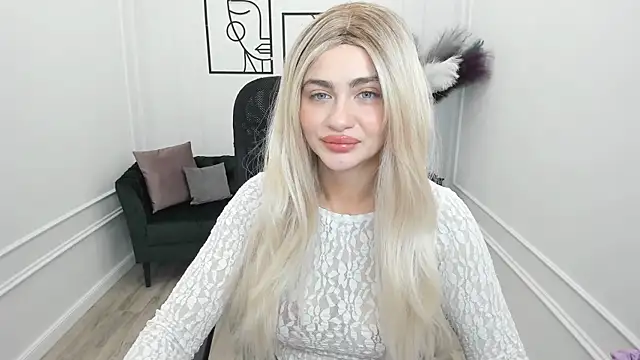 Snapshot of LeslieMineg chatting on 11-12-25, 11:43 LeslieMineg online show from 11-12-25, 11:43