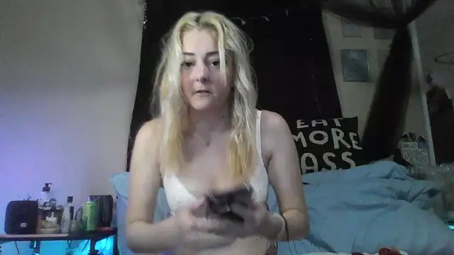 Snapshot of cardicore chatting on 03-04-26, 05:24 cardicore online show from 03-04-26, 05:24