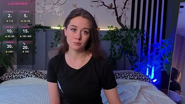 SkyHelen online show from 11-13-25, 04:33