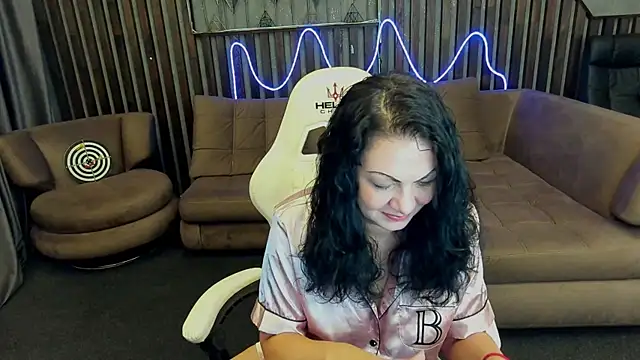 Snapshot of IrisMoonn chatting on 09-24-25, 06:33 IrisMoonn online show from 09-24-25, 06:33
