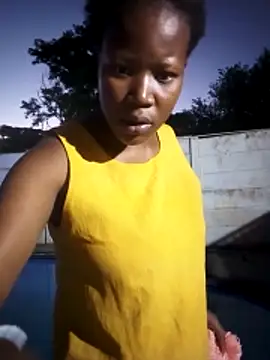 CuteDarkChoc online show from 10-25-25, 04:46