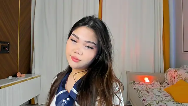 yummmymommy online show from 11-18-25, 03:23