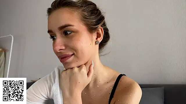 ElysiaXo online show from 10-19-25, 04:46