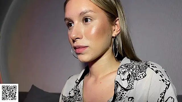 ElysiaXo online show from 10-22-25, 09:36