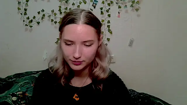  kikiclark   online show from 10-29-25, 08:54