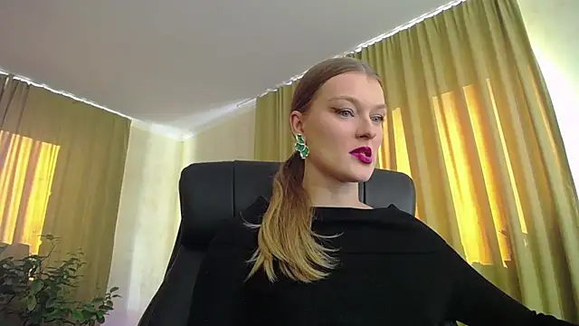 MysticVenus  online show from 10-20-25, 01:44