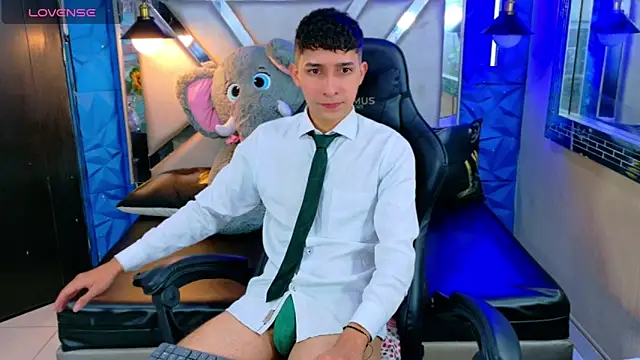 Snapshot of Kygo_Williams chatting on 10-15-25, 07:19 Kygo Williams online show from 10-15-25, 07:19