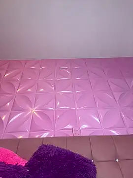 Juanita-Diaz online show from 10-21-25, 08:42