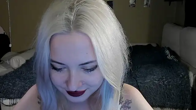Snapshot of velunnight chatting on 09-10-25, 04:18 velunnight online show from 09-10-25, 04:18