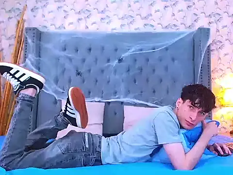 Luke Carter online show from 10-23-25, 01:10