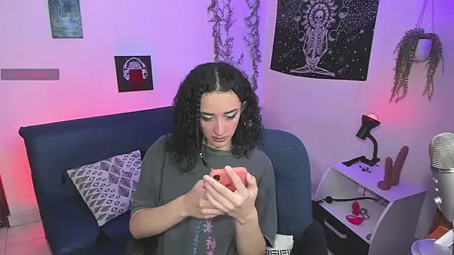 Snapshot of Eve_blacke chatting on 10-21-25, 04:51 Eve blacke online show from 10-21-25, 04:51
