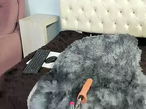 Sally Moonn online show from 10-27-25, 07:40