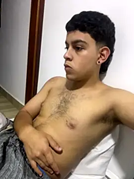 Snapshot of Young_handsome chatting on 11-27-25, 01:29 Young handsome online show from 11-27-25, 01:29