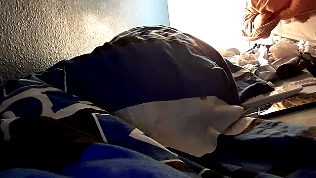 Snapshot of GeilerHSVFAN1989 chatting on 12-22-25, 04:09 GeilerHSVFAN1989 online show from 12-22-25, 04:09