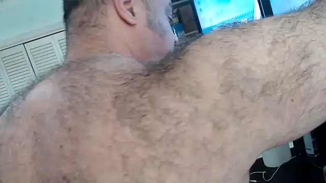 Snapshot of bullmusclejoe chatting on 11-23-25, 11:37 bullmusclejoe online show from 11-23-25, 11:37