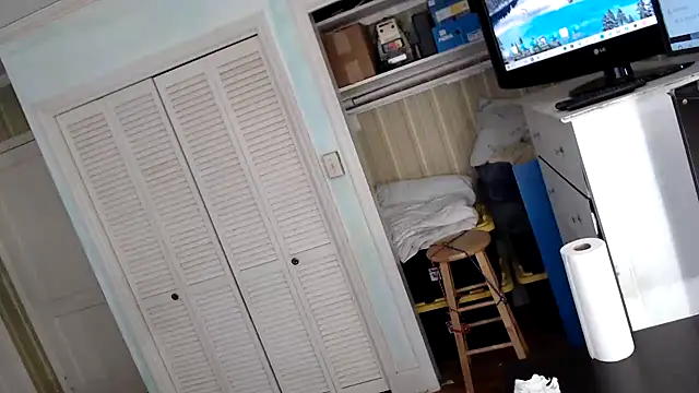 Snapshot of bullmusclejoe chatting on 11-24-25, 03:56 bullmusclejoe online show from 11-24-25, 03:56