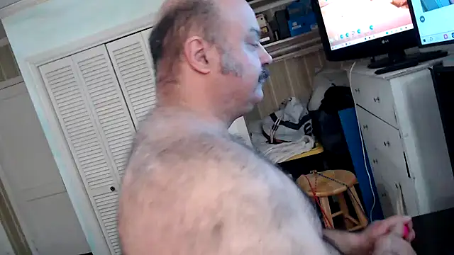 Snapshot of bullmusclejoe chatting on 11-30-25, 10:47 bullmusclejoe online show from 11-30-25, 10:47