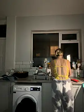 Snapshot of CheekyChelseaX chatting on 10-31-25, 07:59 CheekyChelseaX online show from 10-31-25, 07:59