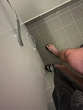 Snapshot of NuclearValue40 chatting on 02-09-26, 08:35 NuclearValue40 online show from 02-09-26, 08:35