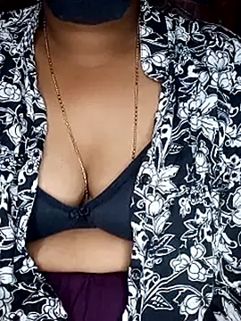 Snapshot of SindhuHappy chatting on 09-11-25, 03:56 SindhuHappy online show from 09-11-25, 03:56