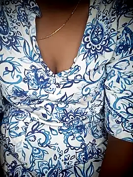 Snapshot of SindhuHappy chatting on 09-15-25, 09:20 SindhuHappy online show from 09-15-25, 09:20