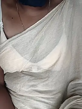 Snapshot of SindhuHappy chatting on 10-06-25, 03:53 SindhuHappy online show from 10-06-25, 03:53