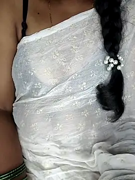 Snapshot of SindhuHappy chatting on 10-08-25, 03:53 SindhuHappy online show from 10-08-25, 03:53