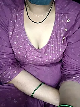 Snapshot of SindhuHappy chatting on 11-08-25, 04:07 SindhuHappy online show from 11-08-25, 04:07