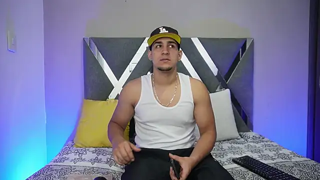 Snapshot of massimo_vidal_ chatting on 10-11-25, 02:55 massimo vidal online show from 10-11-25, 02:55