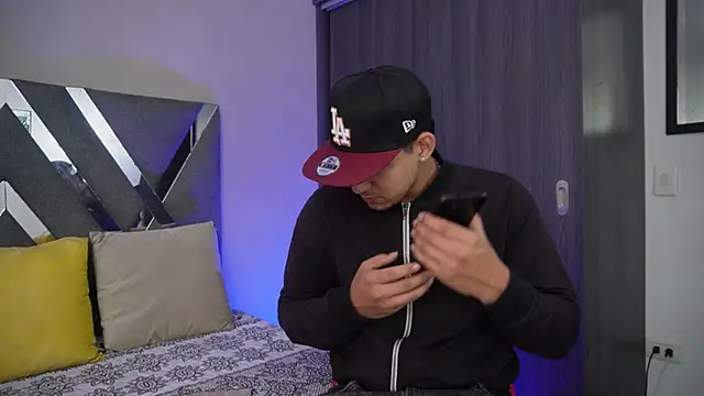 Snapshot of massimo_vidal_ chatting on 10-13-25, 01:00 massimo vidal online show from 10-13-25, 01:00