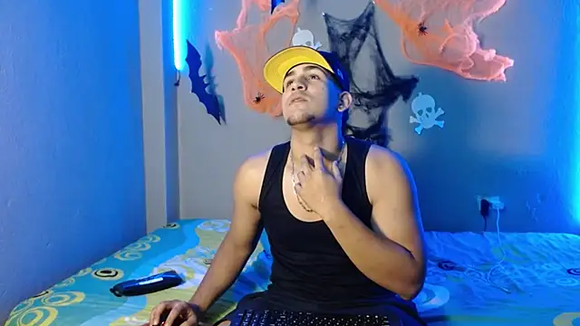 Snapshot of massimo_vidal_ chatting on 10-25-25, 05:19 massimo vidal online show from 10-25-25, 05:19