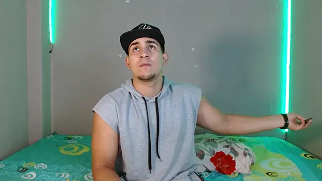 Snapshot of massimo_vidal_ chatting on 10-28-25, 01:47 massimo vidal online show from 10-28-25, 01:47