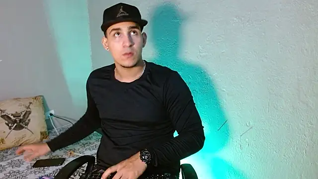 Snapshot of massimo_vidal_ chatting on 11-11-25, 04:01 massimo vidal online show from 11-11-25, 04:01