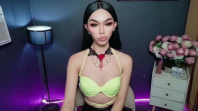 Snapshot of BelindaAbundance chatting on 11-21-25, 10:47 BelindaAbundance online show from 11-21-25, 10:47