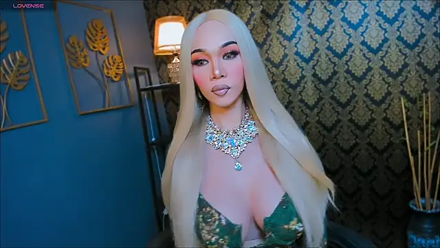 Snapshot of BelindaAbundance chatting on 11-27-25, 03:14 BelindaAbundance online show from 11-27-25, 03:14