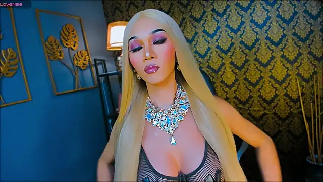 Snapshot of BelindaAbundance chatting on 12-02-25, 03:45 BelindaAbundance online show from 12-02-25, 03:45