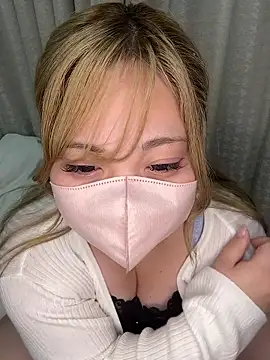 Snapshot of Chua-chan chatting on 10-04-25, 03:54 Chua-chan online show from 10-04-25, 03:54