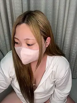 Snapshot of Chua-chan chatting on 10-17-25, 05:26 Chua-chan online show from 10-17-25, 05:26